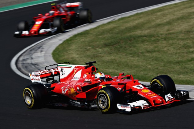 O alemão Sebastian Vettel e o finlandês Kimi Raikkonen da Ferrari fazem dobradinha no GP da Hungria - 30/07/2017