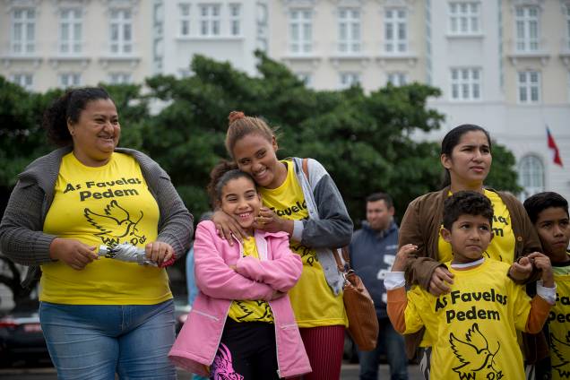 Ato reúne moradores de diversas comunidades no I Encontro de favelas pela Paz, realizado na Avenida Atlântica, em Copacabana, zona sul do Rio de Janeiro -02/07/2017 Ato reúne moradores de diversas comunidades no I Encontro de favelas pela Paz, realizado na Avenida Atlântica, em Copacabana, zona sul do Rio de Janeiro -02/07/2017