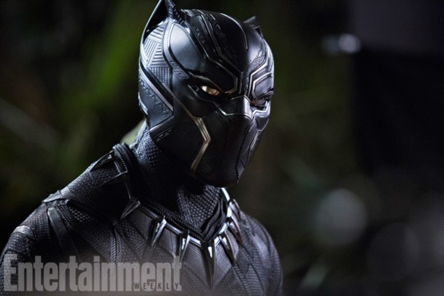 Chadwick Boseman volta ao papel de T'Challa/Pantera Negra, coroado rei de Wakanda após os eventos de 'Capitão América: Guerra Civil'