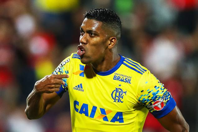 Orlando Berrío do Flamengo comemora o gol durante partida contra o Coritiba em jogo válido pela décima sexta rodada do Campeonato Brasileiro de 2017 no estádio da Ilha do Urubu no Rio de Janeiro - 22/07/2017 Orlando Berrío do Flamengo comemora o gol durante partida contra o Coritiba em jogo válido pela décima sexta rodada do Campeonato Brasileiro de 2017 no estádio da Ilha do Urubu no Rio de Janeiro - 22/07/2017