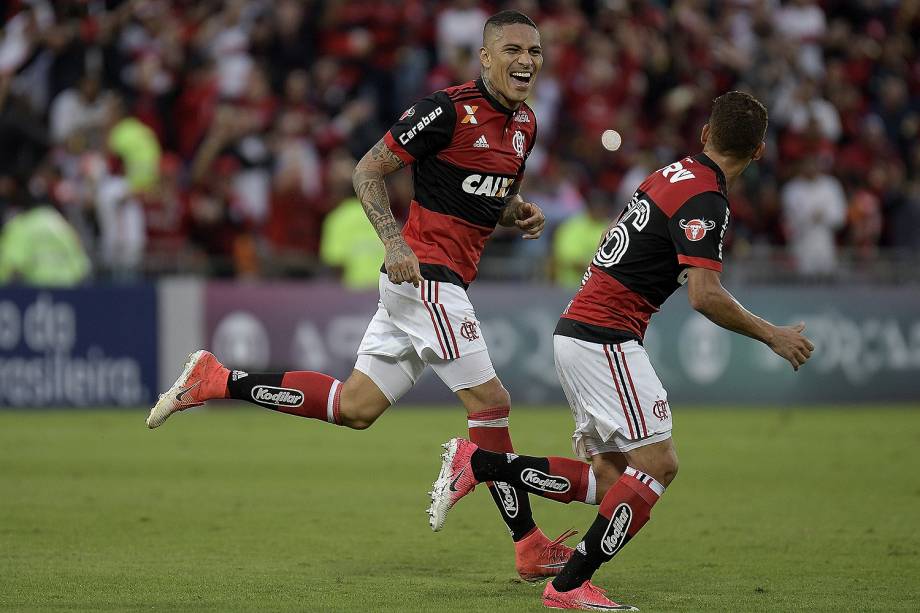Guerrero comemora gol durante partida entre Flamengo e São Paulo, válida pela 11ª rodada do Campeonato Brasileiro - 02/07/2017