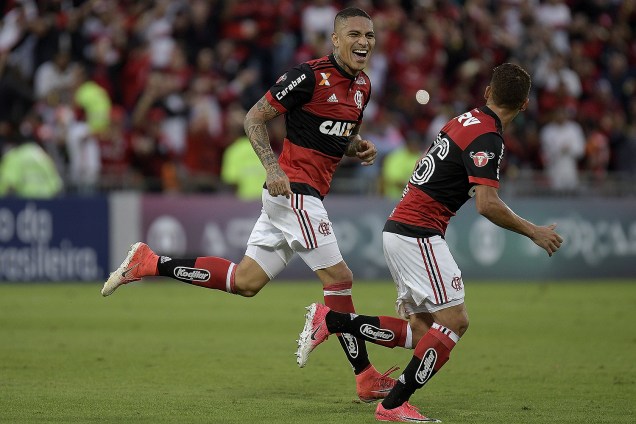 Guerrero comemora gol durante partida entre Flamengo e São Paulo, válida pela 11ª rodada do Campeonato Brasileiro - 02/07/2017