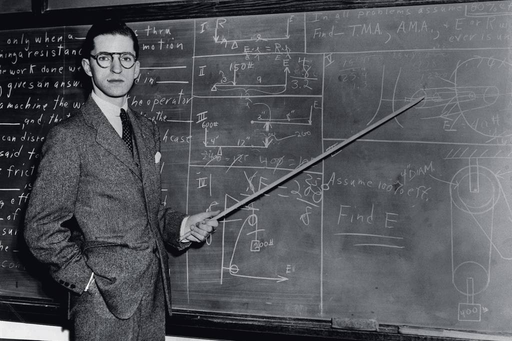 FRED HOYLE (1915-2001), astrofísico inglês que, ao lado do colega americano William Fowler (1911-1995), descobriu como um conjunto de elementos químicos é formado no interior de estrelas
