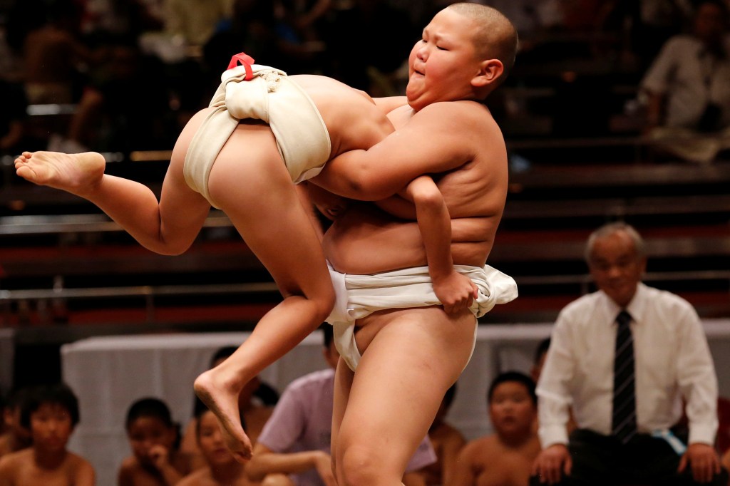 Lutadores mirins de sumô
