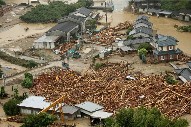 Vista aérea da cidade de Asakura, afetada pela inundação causada pela tempestade no Japão. Vista aérea da cidade de Asakura, afetada pela inundação causada pela tempestade no Japão.