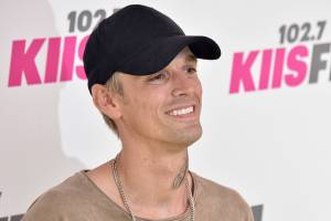 Aaron Carter comparece ao festival de música KiisFM, em Carson, na Califórnia