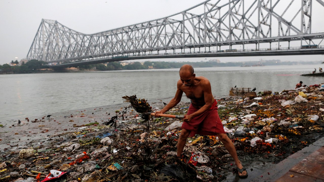 A morte do rio sagrado Ganges