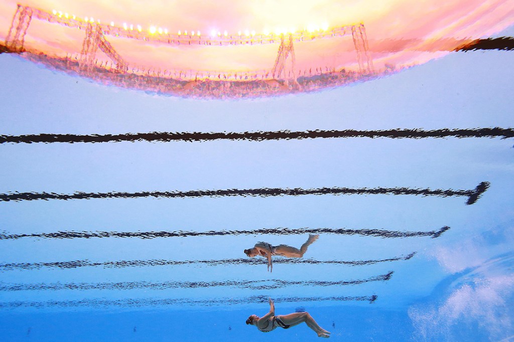 Equipe canadense de nado sincronizado se apresenta no 17° Campeonato Mundial de Nado Sincronizado em Budapeste, na Hungria