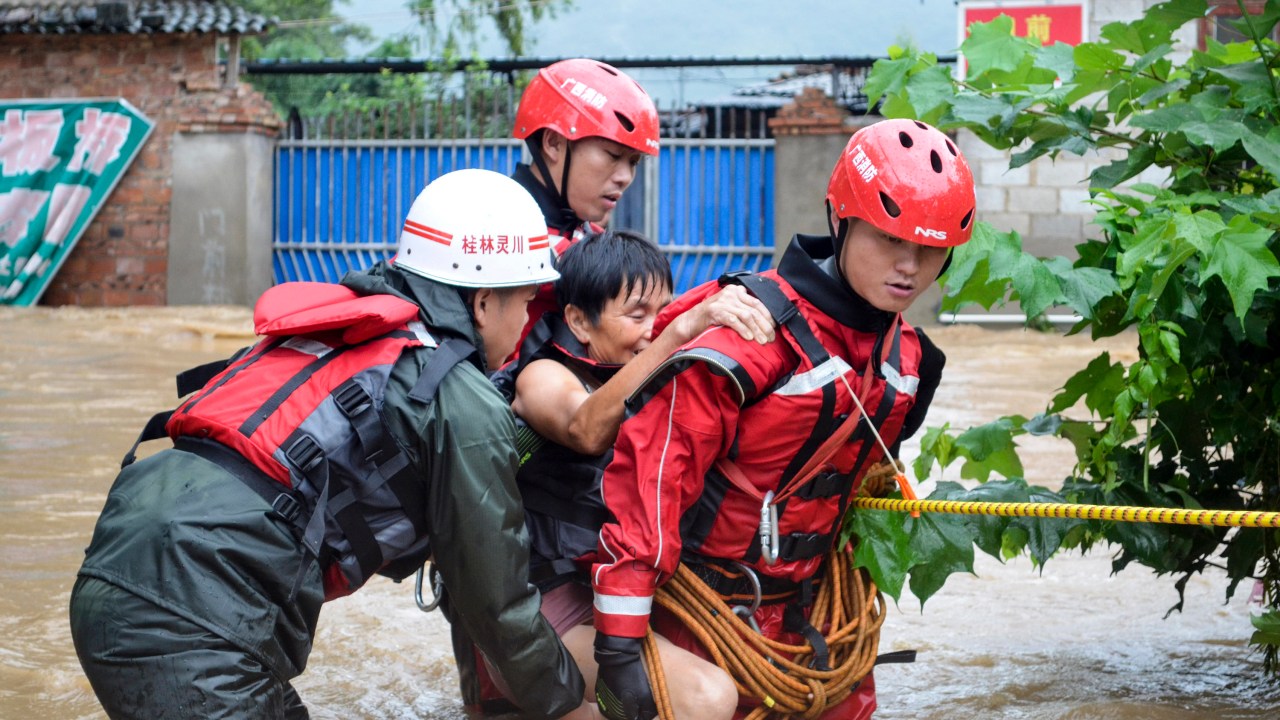 Imagens do dia - Enchentes no Sul da China