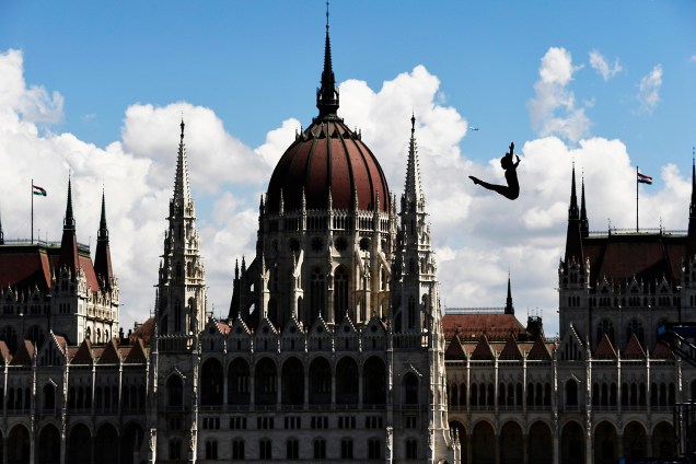 A brasileira Jacqueline Valente compete no salto de plataforma, durante o Mundial de esportes aquáticos em Budapeste, na Hungria - 28/07/2017