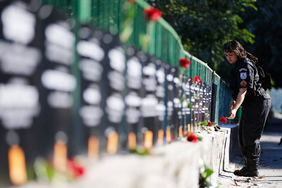 ONG Rio de Paz faz ato em homenagem aos 91 PMs mortos em 2017 no Rio de Janeiro, na lagoa Rodrigo de Freitas (zona sul) - 25/07/2017