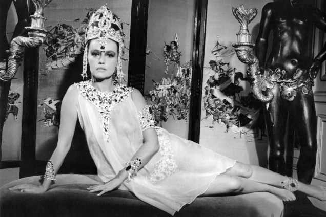 Atriz francesa Jeanne Moreau no set do filme Mata Hari (1964)