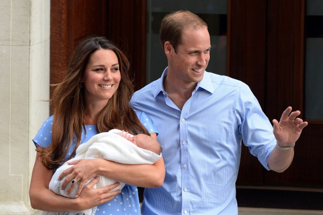 Kate Middleton deixa hospital com o marido, o príncipe William - 23/07/2013