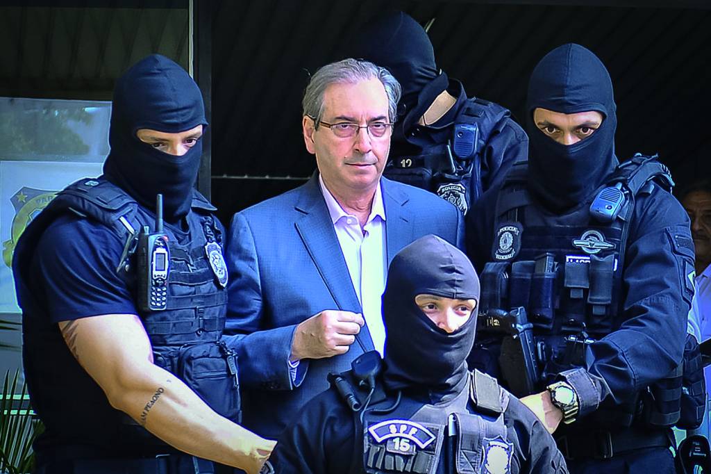 Eduardo Cunha: “FOI ISOLADO PARA EVITAR PROBLEMAS”