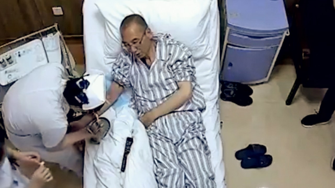 NOBEL PRESO -  Liu Xiaobo recebe tratamento contra câncer, em vídeo divulgado pelo governo chinês na semana passada