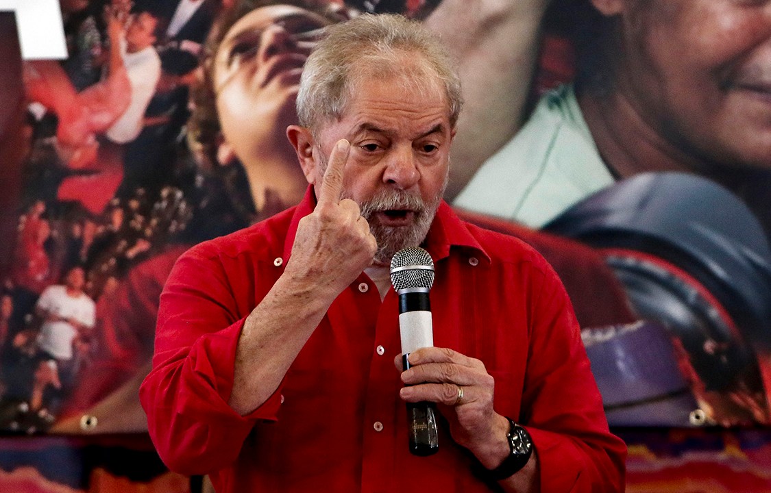 Ex-presidente Lula discursa em evento organizado pelo sindicato dos metalúrgicos em Diadema, São Paulo
