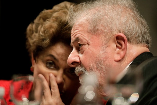 O ex-presidente Lula e a ex presidente Dilma Rousseff, durante a posse do Diretório Nacional do PT, no Centro de Convenções Brasil 21, em Brasília - 05/07/2017