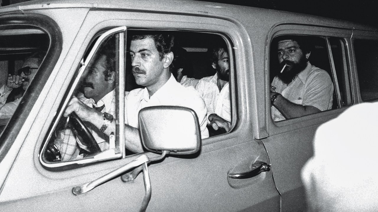 TEMPOS DE HERÓI - Durante o regime militar, sindicalista Lula foi preso por promover greve de trabalhadores
