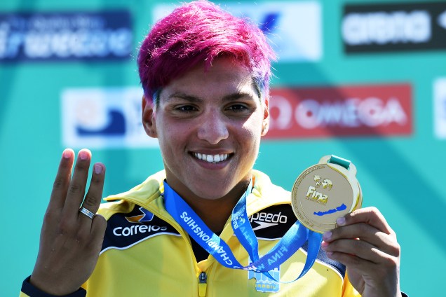 A nadadora brasileira Ana Marcela Cunha conquistou um feito histórico nesta sexta-feira ao vencer a maratona de águas abertas no Mundial de Esportes Aquáticos de Budapeste, na Hungria