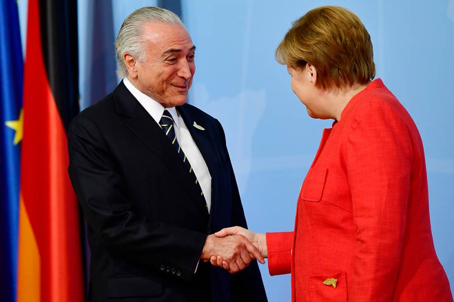 Michel Temer cumprimenta a chanceler alemã, Angela Merkel, durante conferência do G20 em Hamburgo, na Alemanha - 07/07/2017