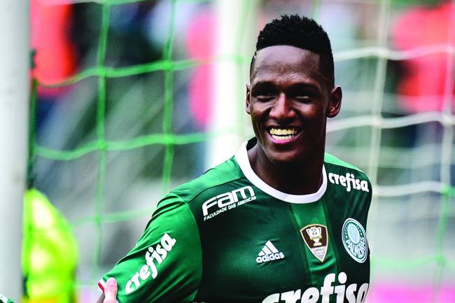 Mina, do Palmeiras, comemorando seu gol contra o Coritiba, durante partida válida pelo Campeonato Brasileiro de 2016, no Allianz Parque