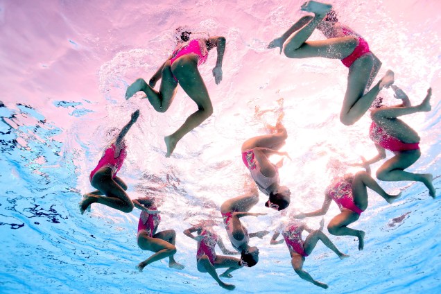 Equipe de nado sincronizado do Cazaquistão compete no Campeonato Mundial de Esportes Aquáticos em Budapeste, na Hungria