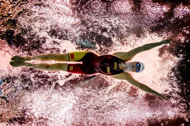 Fotografada debaixo d'água chinesa compete nos 200 metros borboleta durante o Campeonato Mundial de Esportes Aquáticos, na Hungria