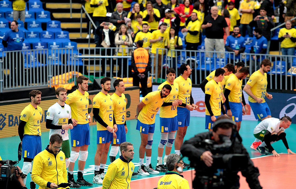 Seleção brasileira de vôlei se apresenta para partida contra o Canadá, válida pelo Mundial