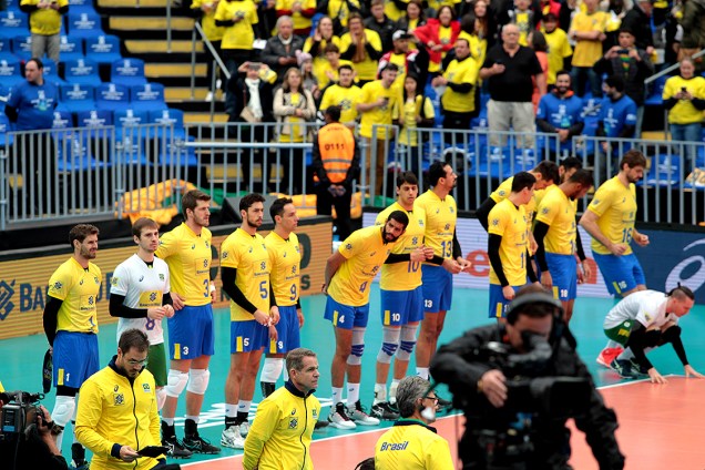 Seleção brasileira de vôlei se apresenta para partida contra o Canadá, válida pelo Mundial, em Curitiba - 04/07/2017