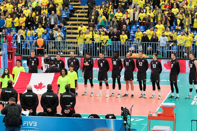 Seleção canadense de vôlei se apresenta para partida contra o Brasil, válida pelo Mundial, em Curitiba - 04/07/2017