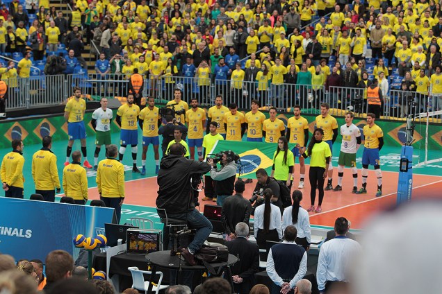 Seleção brasileira de vôlei se apresenta para partida contra o Canadá, válida pelo Mundial, em Curitiba - 04/07/2017