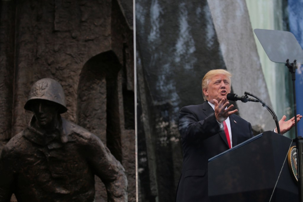 Donald Trump discursa na Polônia