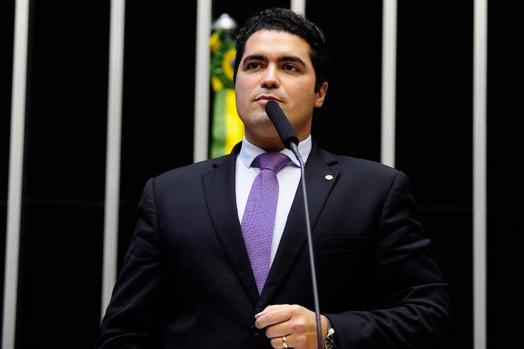 Relator do Refis é sócio de empresas que devem R$ 51 milhões