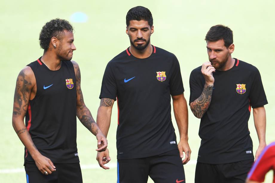 O trio de atacantes do Barcelona FC Neymar, Suarez e Messi durante o treinamento que antecedeu a partida contra o Juventos em Nova Jersey, nos Estados Unidos