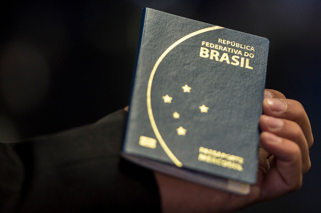 Novo passaporte comum eletrônico brasileiro