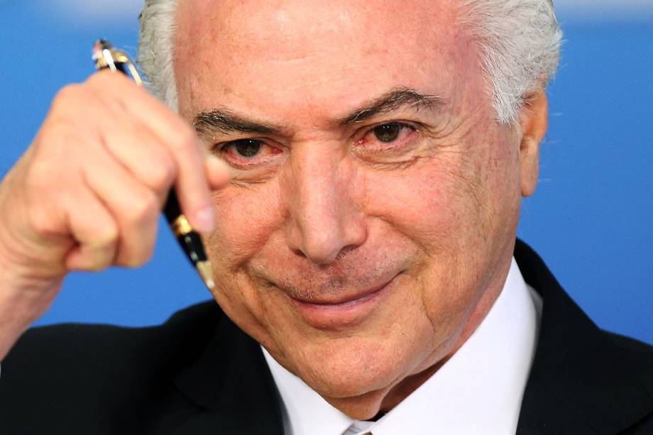 O presidente Michel Temer durante solenidade de assinatura de atos e anúncios de medidas para a estruturação de projetos de infraestrutura pelos Estados e Municípios, no Palácio do Planalto, em Brasília (DF) - 12/07/2017