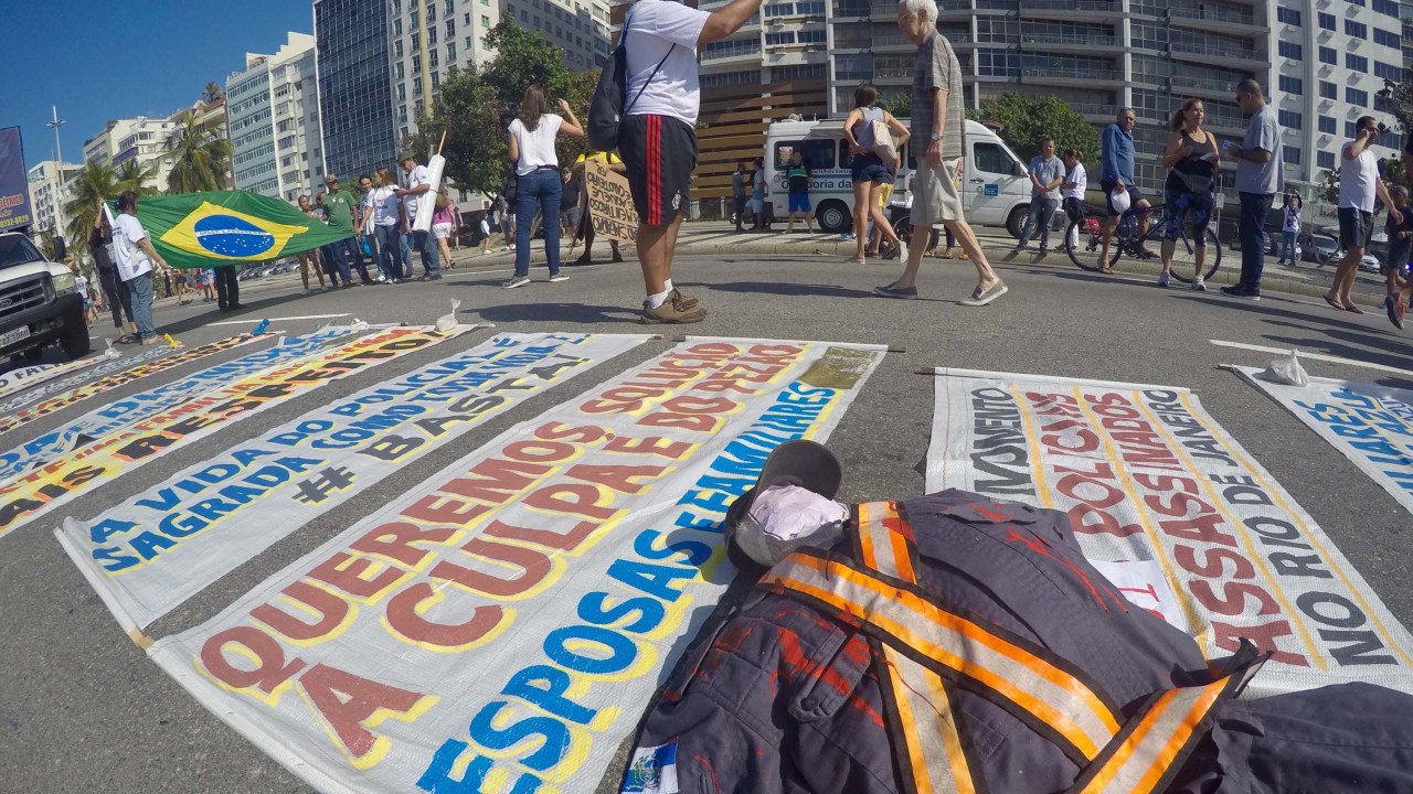 Protesto contra a morte de policias no Rio