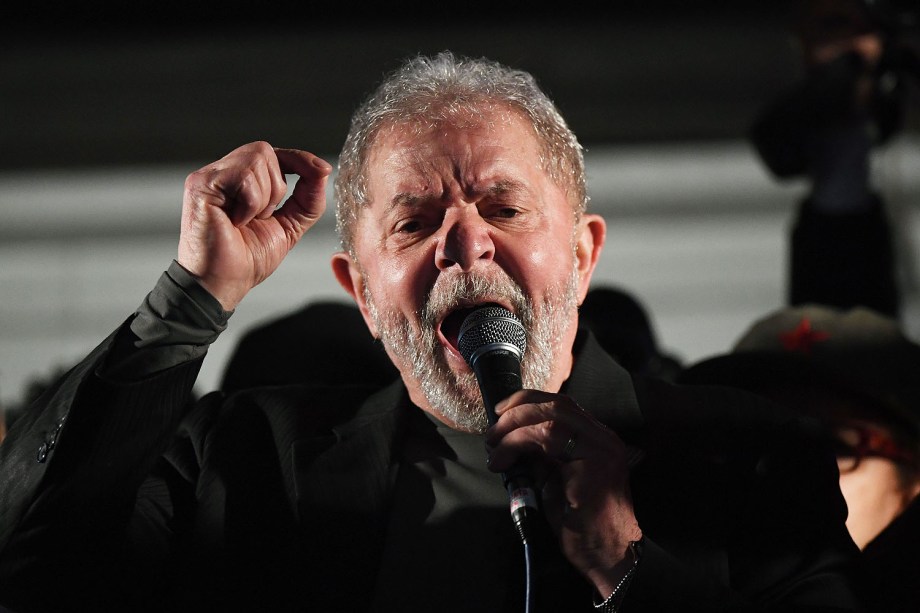 O ex presidente Luiz Inácio Lula da Silva durante protesto pela Democracia, na Avenida Paulista, em São Paulo (SP) - 20/07/2017