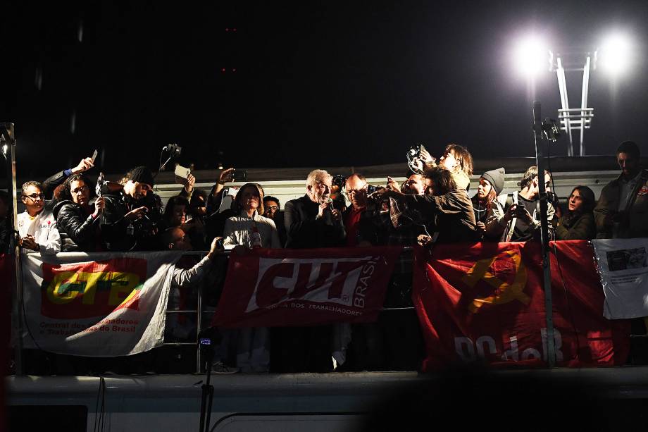 O ex presidente Luiz Inácio Lula da Silva durante protesto pela Democracia, na Avenida Paulista, em São Paulo (SP) - 20/07/2017