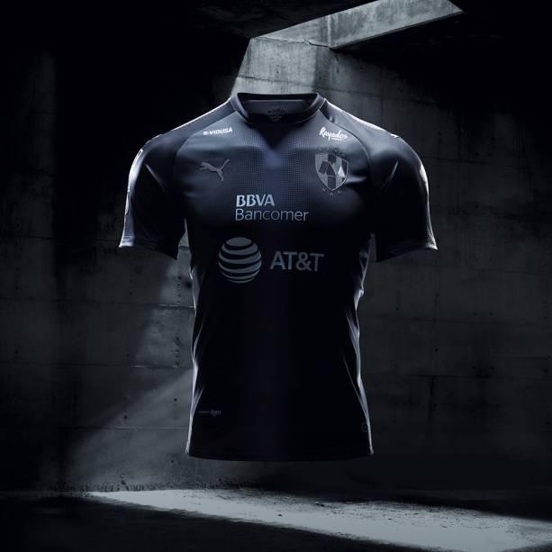 Puma lança série de 23 camisas pretas de times, denominadas Step Out