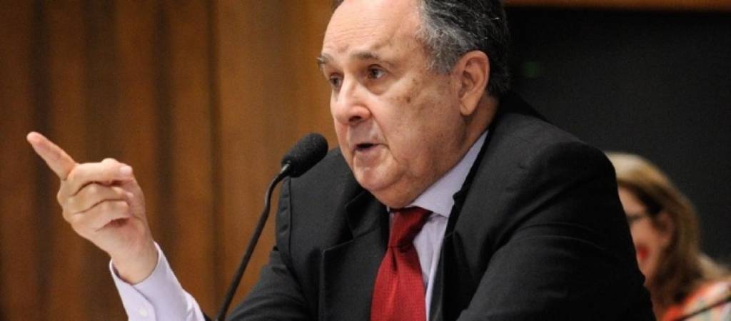 O custo de erros e negacionismos (Por Cristovam Buarque)