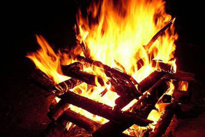 A equipe diz que as análises químicas sugeriram que os incêndios queimaram em temperaturas entre cerca de 280°C e 350°C, o 'ponto ideal' para cozinhar -