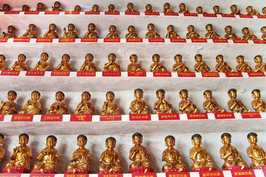 Estátuas do Templo dos Dez Mil Budas, em Hong Kong