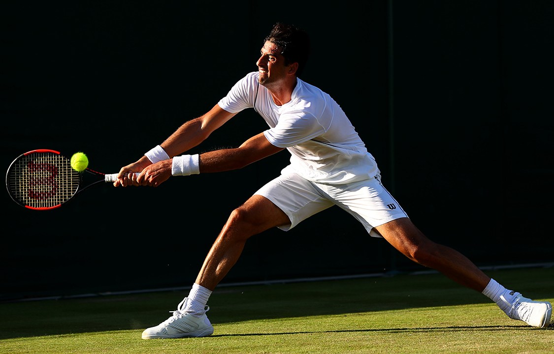 Tenista brasileiro, Thomaz Belucci, durante partida contra o austríaco Sebastian Ofner, válida pelo Wimbledon em Londres, Inglaterra