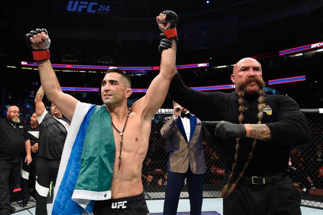 Ricardo Lamas vence Jason Knight no UFC 214 em Anaheim (EUA) - 29/07/2017 Ricardo Lamas vence Jason Knight no UFC 214 em Anaheim (EUA) - 29/07/2017