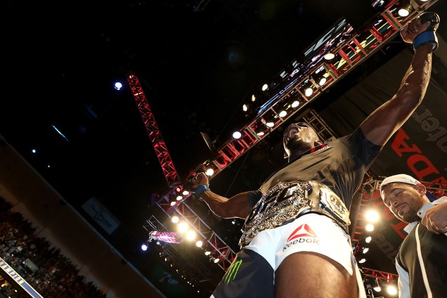 Jon Jones vence Daniel Cormier no UFC 214 em Anaheim (EUA) - 29/07/2017