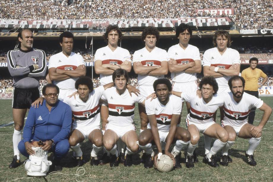 Time do São Paulo Futebol Clube posado como Bicampeão Paulista de 1980/81 contra Ponte Preta.