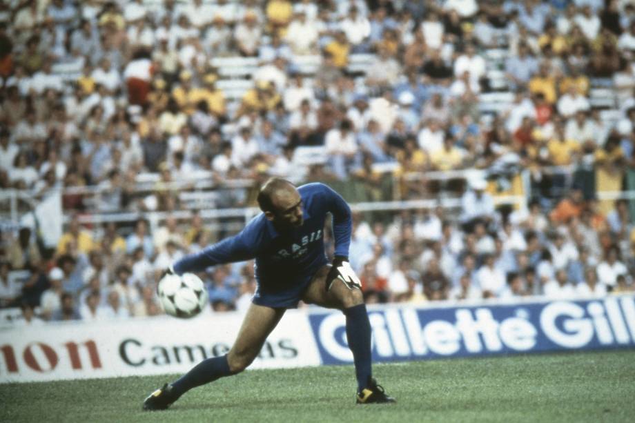 Valdir Peres, do Brasil, durante jogo entre Brasil 2 x 1 União Soviética, partida válida pela Copa do Mundo de Futebol, no Estádio Sánchez Pizjuan - 14/06 /1982   