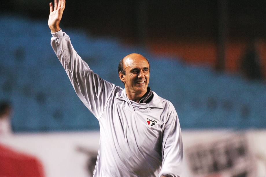 Valdir Peres, ex-goleiro do São Paulo antes jogo contra o São Caetano, partida válida pelo Campeonato Brasileiro de Futebol 2005, no Estádio do Morumbi.