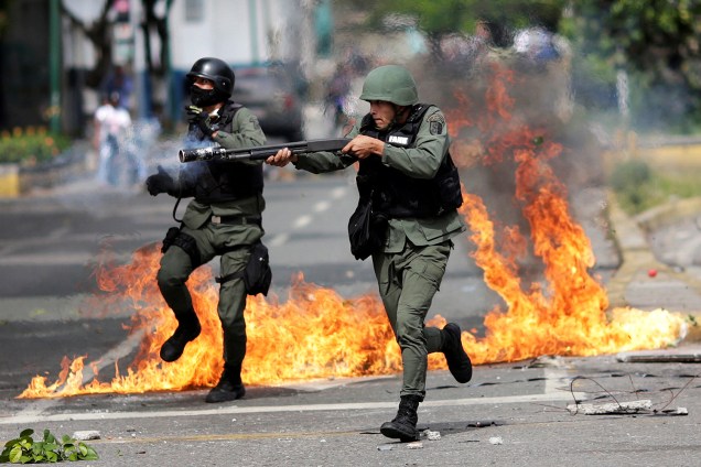 Segundo dia da greve geral contra o presidente Nicolás Maduro em Caracas, convocada pela oposição venezuelana, corem da forca de segurança - 27/07/2017